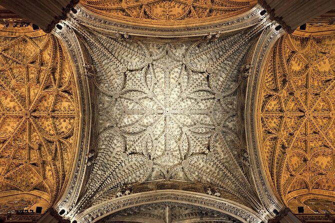Alcazar of Seville Guided tour with Skip the Line Access - Inside the Royal Alcázar: What Your Guide Will Point Out